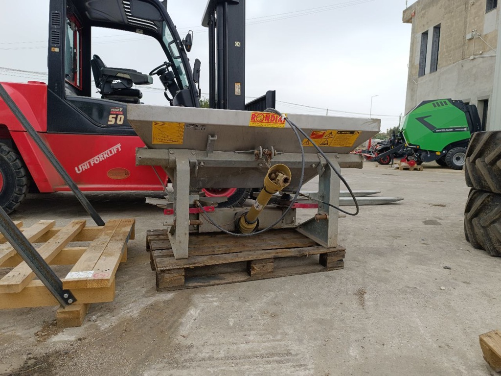 Spandiconcime usato Rondini SR 550/D.D. a doppio disco con convogliatori per scarico laterale in acciaio inox AISI 304