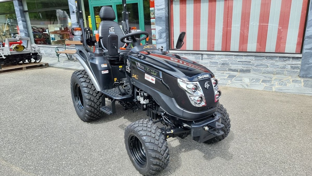 TRATTORE AGRICOLO SOLIS S26 6+2 Black Panther Limited Edition